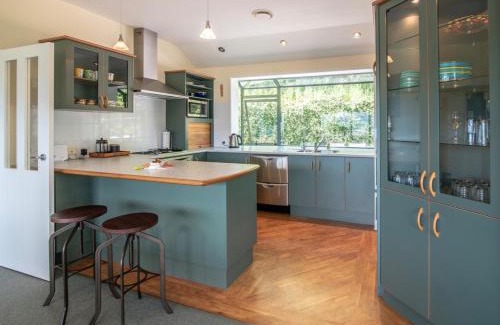 Akaroa Maison | Rue Noyer Lookout - Akaroa Holiday Home