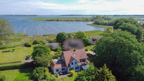 Zudar Appartement | Ruegenbrise-mit-Seeblick-Fewo-OG
