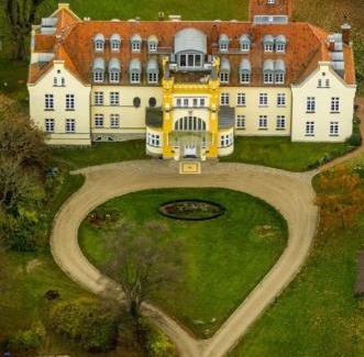 Lelkendorf Appartement | Ruhig & Idyllisch - Schloss Lelkendorf - Maisonette-Apartment Ulrichshusen mit Dachterrrasse, Mecklenburger Seenplatte mit Dachterrasse, Nähe Ostsee