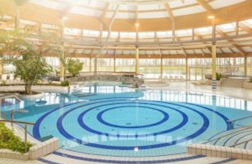 Bergen auf Ruegen Appartement | Ruhig und idyllische Lage, strandnah, gratis Nutzung vom AHOI Erlebnisbad und Sauna in Sellin - Gutshaus Silvitz FeWo 01