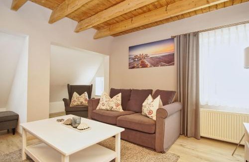 Bergen auf Ruegen Appartement | Ruhig und idyllische Lage, strandnah, gratis Nutzung vom AHOI Erlebnisbad und Sauna in Sellin- Gutshaus Silvitz FeWo 04