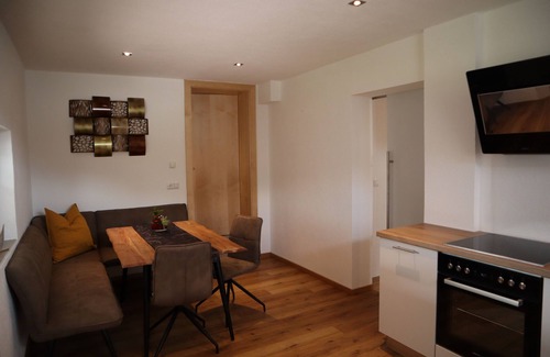 Landeck Appartement | Ruhige Ferienwohnung in den Tiroler Bergen