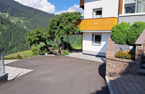 Landeck Appartement | Ruhige Ferienwohnung in den Tiroler Bergen