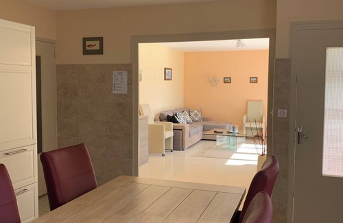 Sagy Maison | Ruhiges Anwesen in Grossem Park. Haustiere Erlaubt