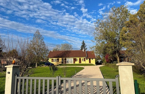 Sagy Maison | Ruhiges Anwesen in Grossem Park. Haustiere Erlaubt