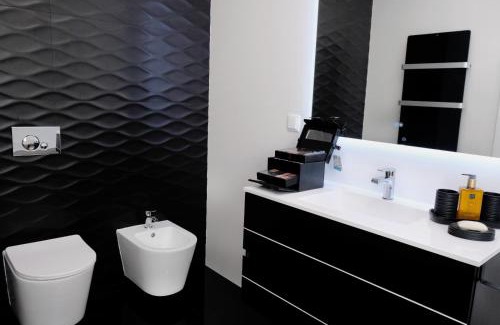 Aveiro Maison | Ruhiges Modernes Haus Parkplatz WLAN Whirlpool