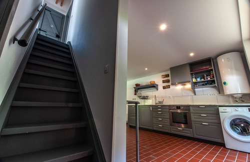 Bohinj Appartement | Ruim en Comfortabel Appartement met Prachtig Uitzicht op Speelweide en Beekje