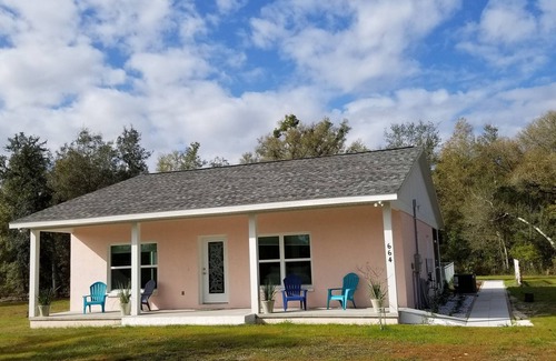 Fort White Maison | Rum Island country "Pink House"