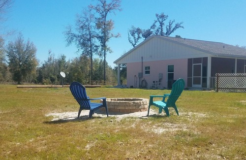 Fort White Maison | Rum Island country "Pink House"