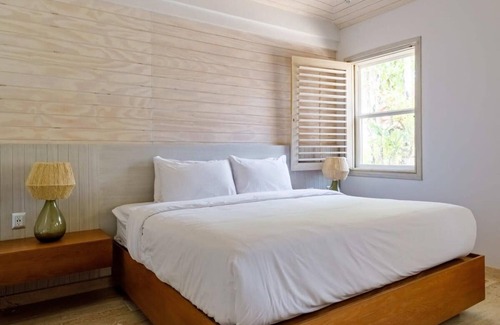 Plantation Villa | Rum Punch- Beachfront Bungalow Pool Kayaks Pier