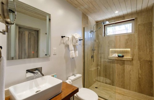 Plantation Villa | Rum Punch- Beachfront Bungalow Pool Kayaks Pier