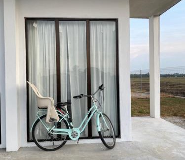Pasir Mas Maison | Rumah Burong - A home in a lush paddy field