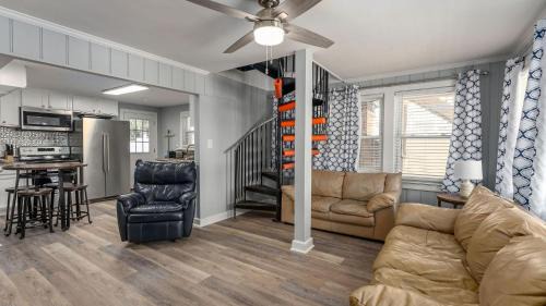 Crescent Beach Maison | Runaway Bay - 3rd Row - Beach House - Crescent Beach