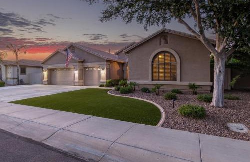 Sun Groves Maison | Runaway Bay Chandler home