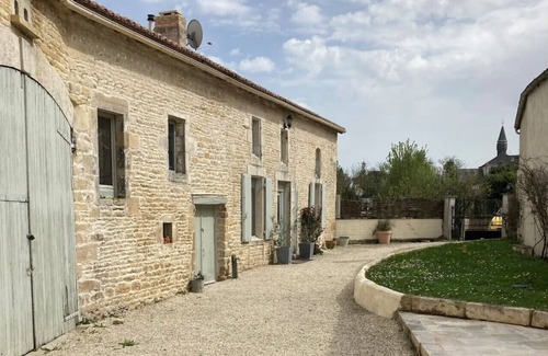 Raix Maison | Rural 3 bed barn conversion with swimming pool