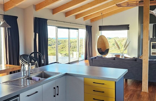 Thornton Maison | Rural Beachfront, Private With Amazing Views Over Land, Ocean and Islands