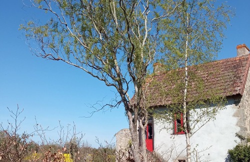Parsac Maison | rural cottage with garden overlooking the swimming pond