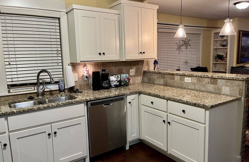 Lawrence Maison | Rural, cozy & close to KU - easy access on hard-top roads, nice newer amenities!
