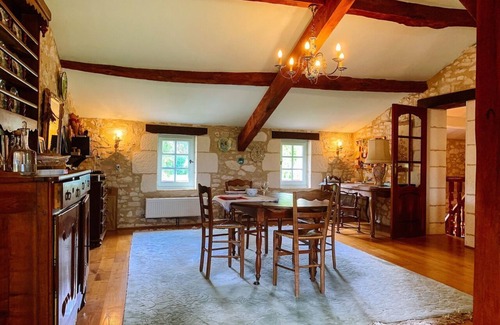 Queyssel Maison | Paix et tranquillité en famille rurale. 8 personnes, indépendant.