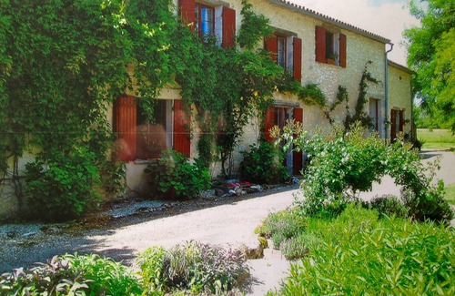 Queyssel Maison | Paix et tranquillité en famille rurale. 8 personnes, indépendant.