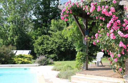 Mourjou Maison | Ferme rurale française avec une piscine dans la belle campagne