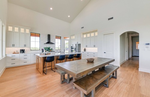 Myra Maison | Rural Home w/Hot Tub < 7 Mi to Winery & Golfing