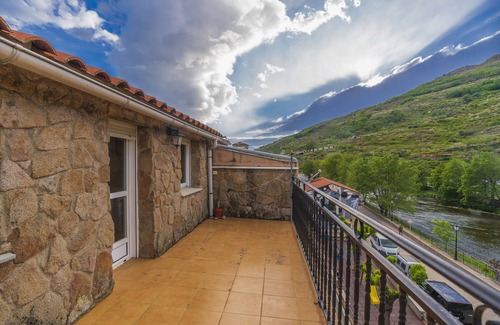 Navaconcejo Cottage | Rural House** in the heart of Valle del Jerte, next to the river.