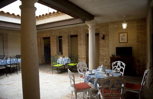 Almagro Cottage | Maison rurale La bibliothèque. 3hab = 200 € - 4hab = 240 € - 5hab = 280 € - 6hab = 320 € - 7hab = 360 €