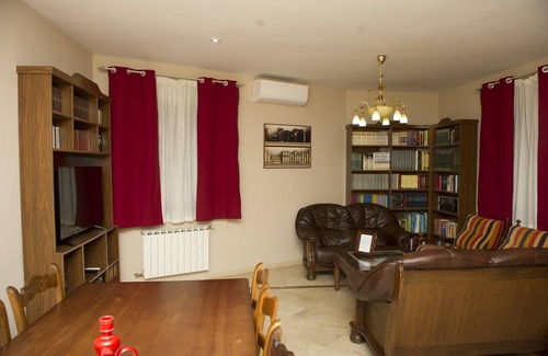 Almagro Cottage | Maison rurale La bibliothèque. 3hab = 200 € - 4hab = 240 € - 5hab = 280 € - 6hab = 320 € - 7hab = 360 €
