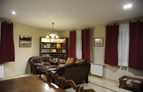 Almagro Cottage | Maison rurale La bibliothèque. 3hab = 200 € - 4hab = 240 € - 5hab = 280 € - 6hab = 320 € - 7hab = 360 €