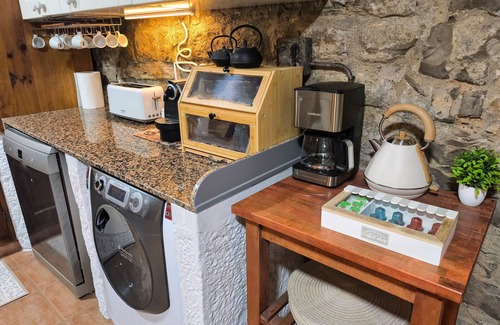 Sant Guim de la Plana Maison | Rural House 'La Rectoria De Vicfred' with Mountain Views, Wi-Fi and Air Conditioning