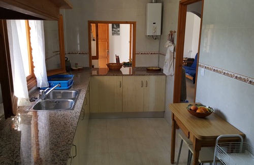 Costa Dorada Cottage | Maison durable avec vue sur la mer, la montagne et la tranquillité
