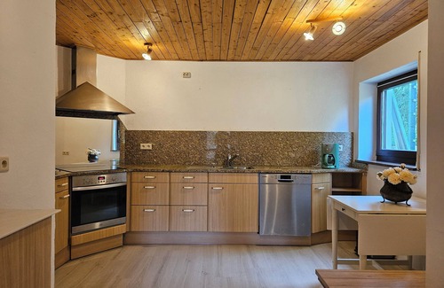 Obermendig Appartement | Rural living by a stream