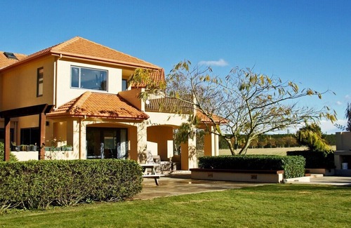 Darfield Lit Et Petit-Déjeuner | Rural luxury - 5 bedroom getaway