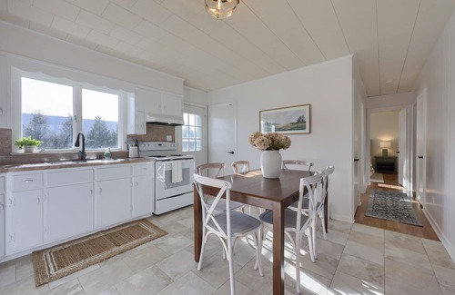 Spring Glen Maison | Rural, peaceful, sleeps 6, mountain views