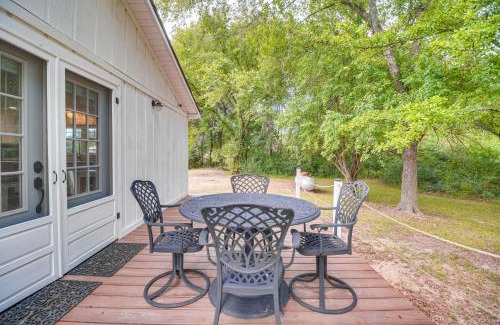 Fort Coffee Maison | Rural Spiro Getaway with Private Deck!