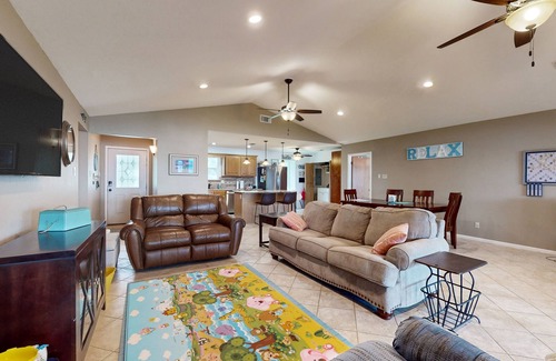 Cotton Gin Maison | Rural & unique waterfront home on Lake Limestone w/ dock, waterslide & sunroom