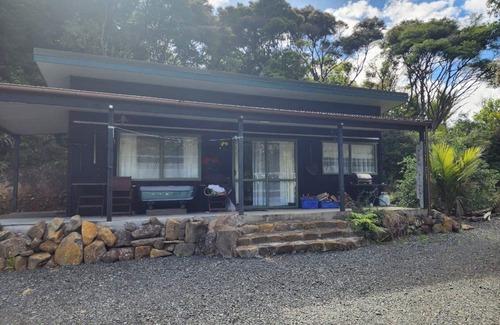 Tuateawa Cabine | Ruru Retreat - peaceful oasis set off the road, pet friendly!