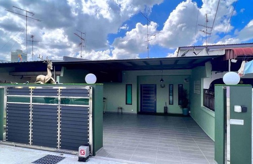 Taman Century Cottage | Rusa Cottage (Sleeps 10 pax - 1 min walk from KSL)