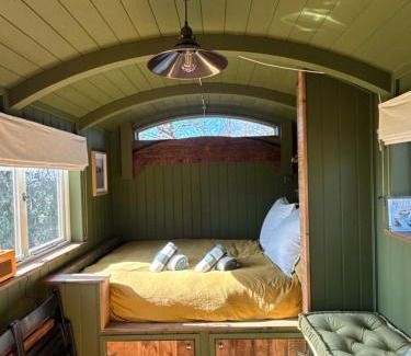 Woodbridge Maison | 'Russet' Hut on fruit farm
