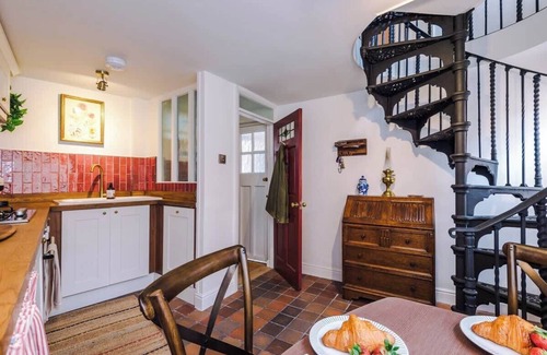 Chester Maison | Rustic Chester Cottage Near Shops & Terrace