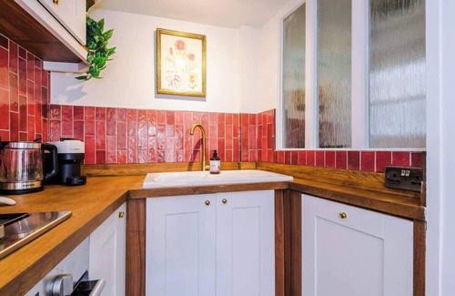 Chester Maison | Rustic Chester Cottage Near Shops & Terrace