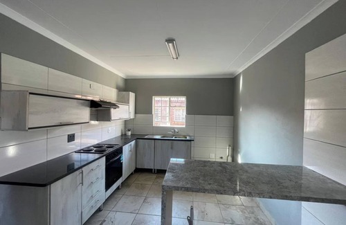 Rustenburg Appartement | Rustenburg Cozy Apartment With Private Entrance & BBQ