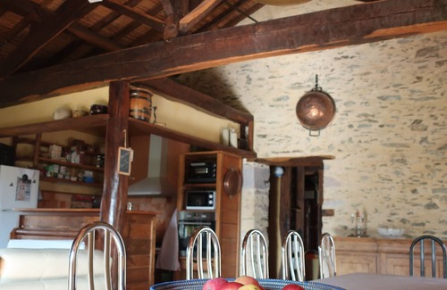 La Tardiere Cottage | Gîte écoresponsable avec 4 chambres, terrasse et activités, proche LPO, chauffage au sol