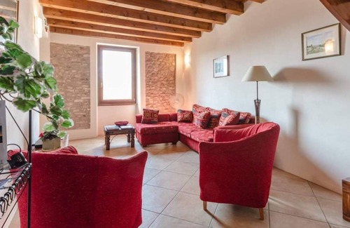 Cavriana Appartement | Rustic 2 Bedroom Apartment Near Lake Garda With Swimming Pool