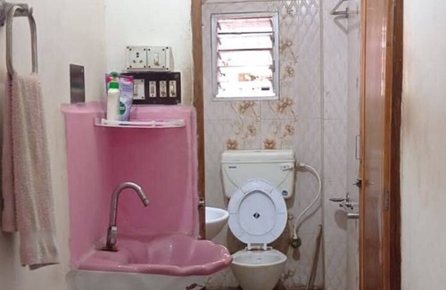 South Dum Dum Appartement | Rustic 2BHK Flat in Dum Dum Kolkata with AC