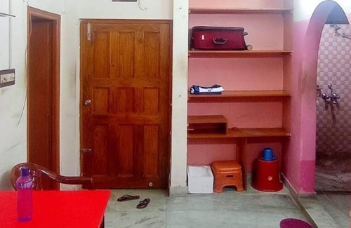 South Dum Dum Appartement | Rustic 2BHK Flat in Dum Dum Kolkata with AC