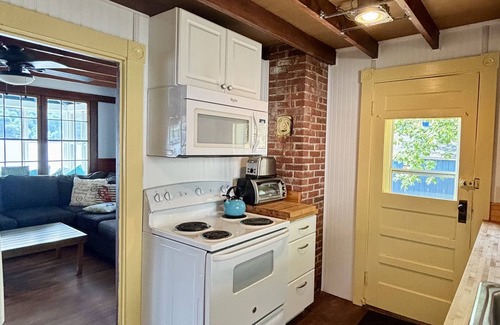 Alton Bay Cabine | Rustic 4-bedroom cabin with WiFi, AC in charming Alton Bay on Lake Winni.