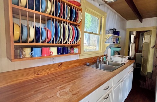 Alton Bay Cabine | Rustic 4-bedroom cabin with WiFi, AC in charming Alton Bay on Lake Winni.