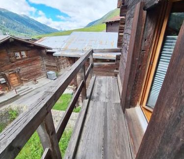 Reckingen Chalet De Ski | Rustic Alpine 1BR Getaway- Unwind and Reconnect